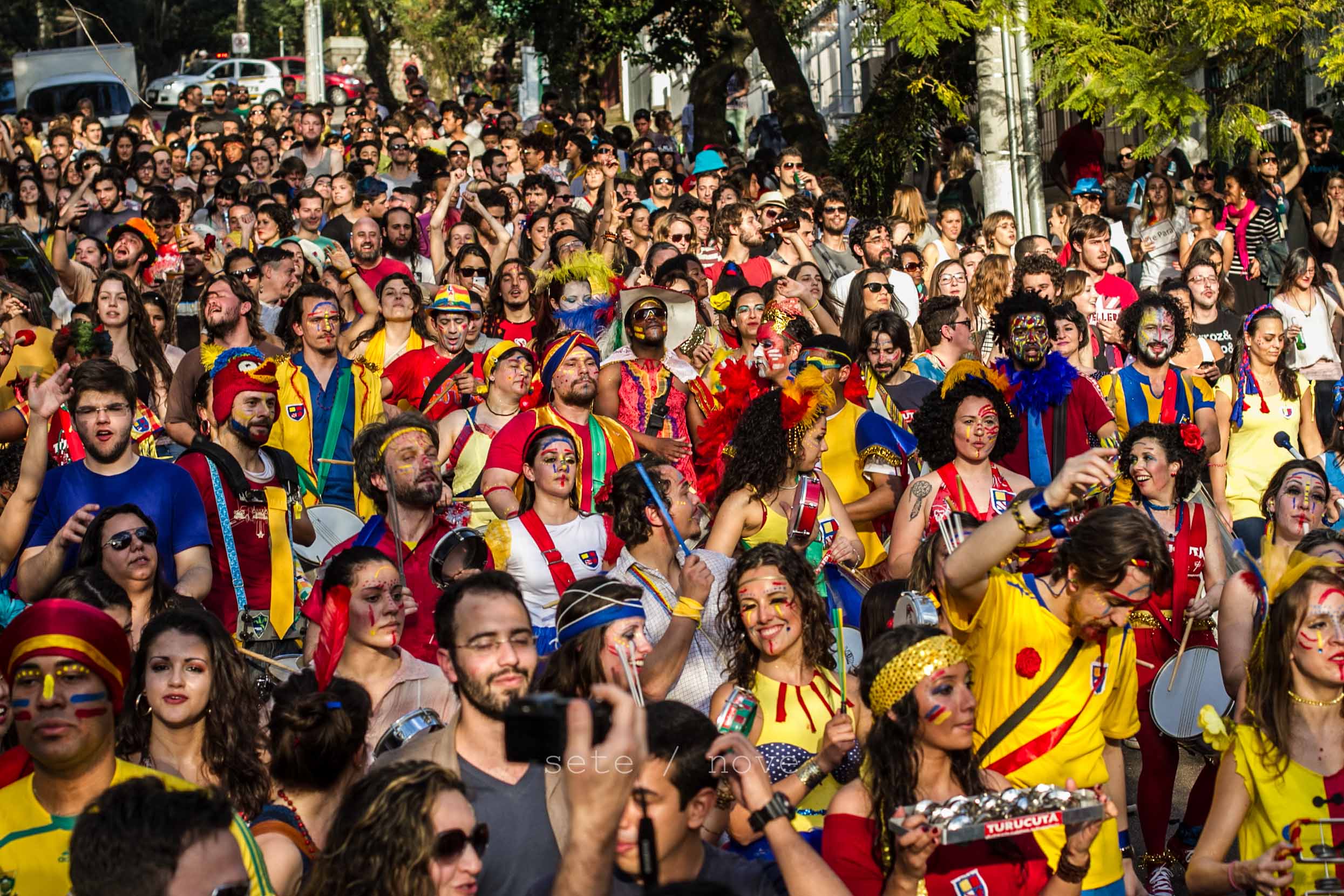 Carnaval de Porto Alegre 2025: Guia Completo para Mulheres