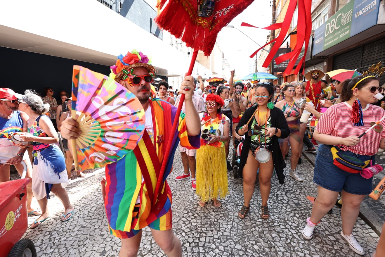 Carnaval de Curitiba 2025: Guia Completo para Mulheres